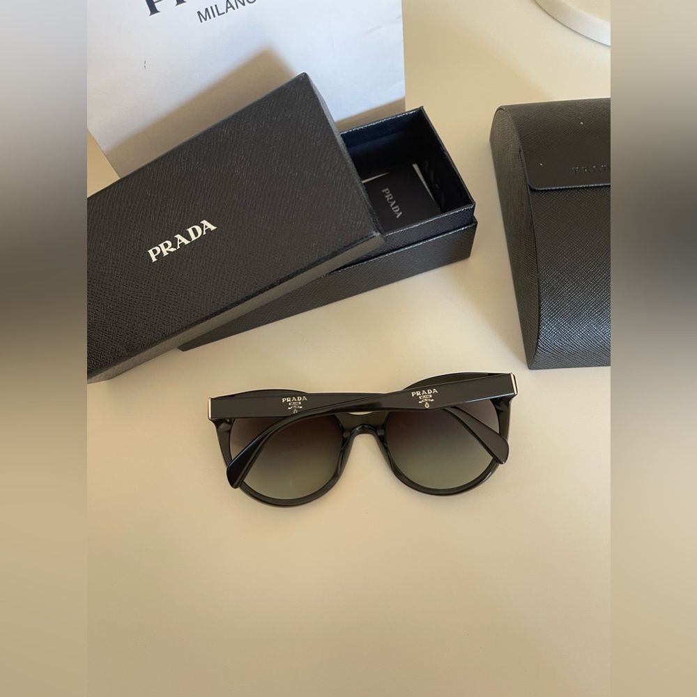 NEW PRADA black classic sunglasses - Picture 5 of 11